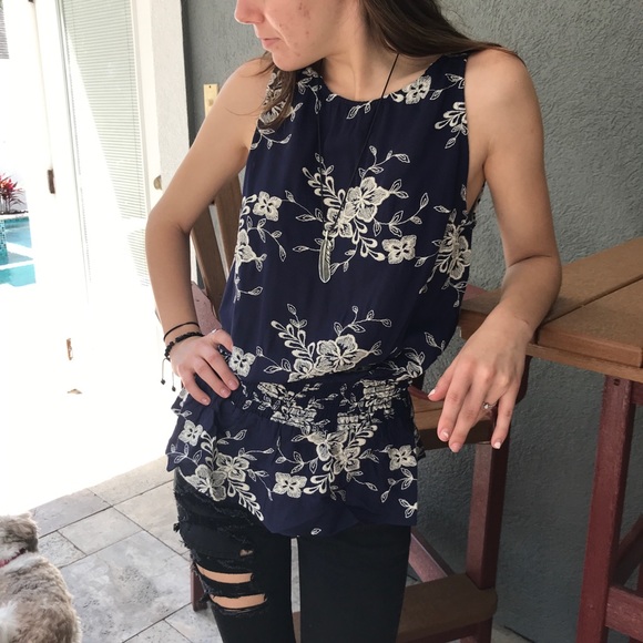 Resellers box! 3 tops for $10 - Picture 3 of 9